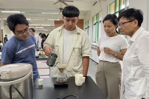 農服中心咖啡與永續生活體驗日-學員手工體驗活動