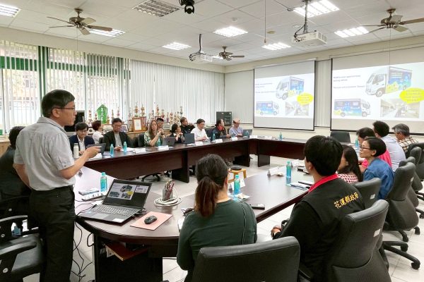 技服中心何彥鵬中心主任向與會貴賓進行中心簡報