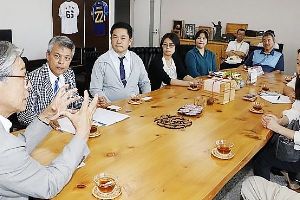 社會責任行動中心江東隆主任及白益豪執行長，率領中心成員訪問日本和歌山縣田邊市，  拜會市長真砂先生，並進行農業相關資訊交流