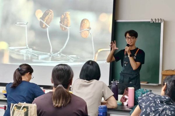 驗證中心咖啡體驗工作坊講師講解咖啡烘焙原理